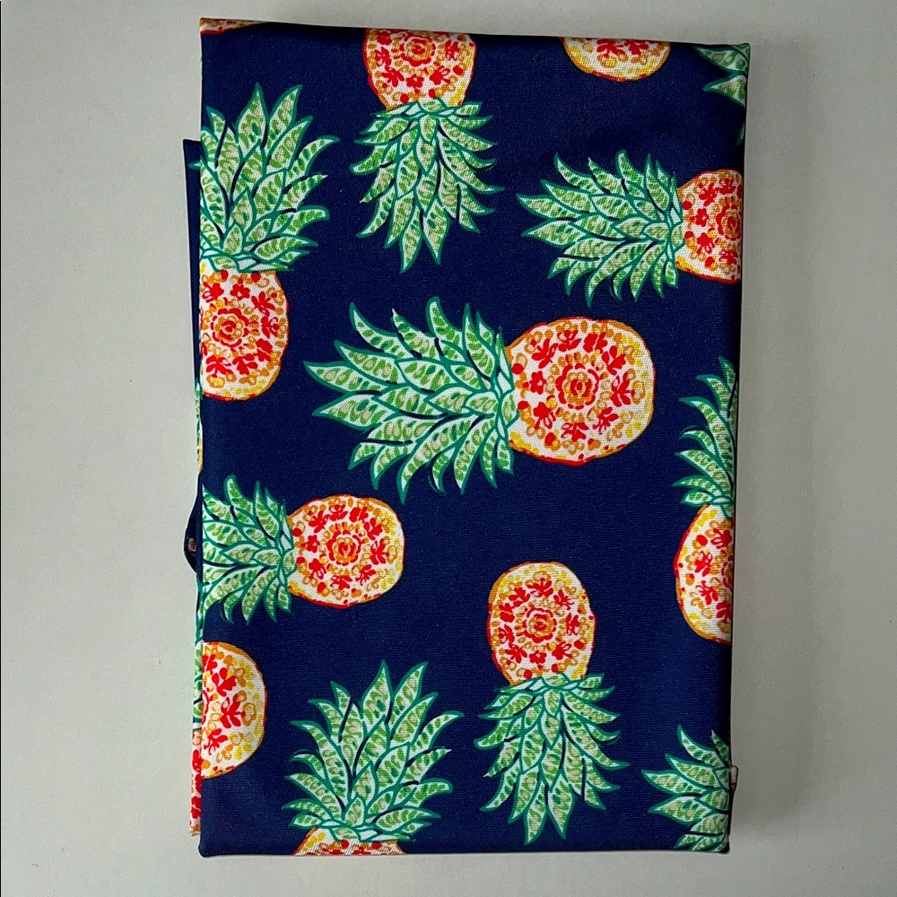 Isaac Mizrahi Navy w/Pineapple New Tablecloth 70” round